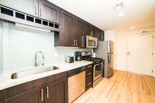 Wilshire Experience Apartment 7