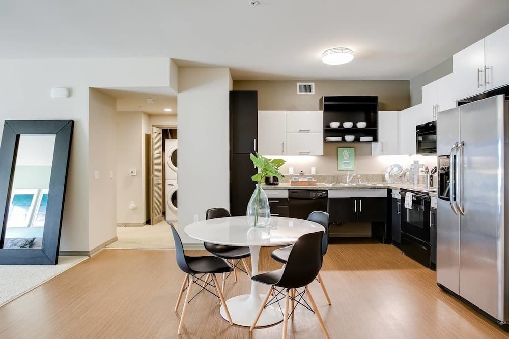 Perfect for Venice & MDR w/ 6 Beds +pool/spa/gym 9