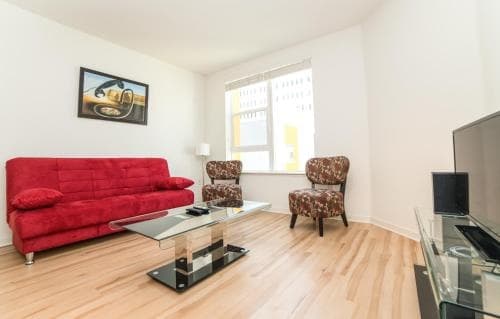 Wilshire Experience Apartment 4