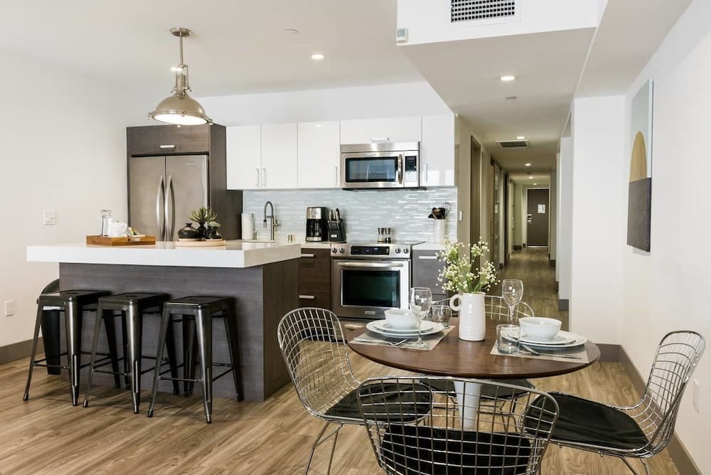 Amazing Spacious 2 bd 2 bath Apartment in Dtla 16