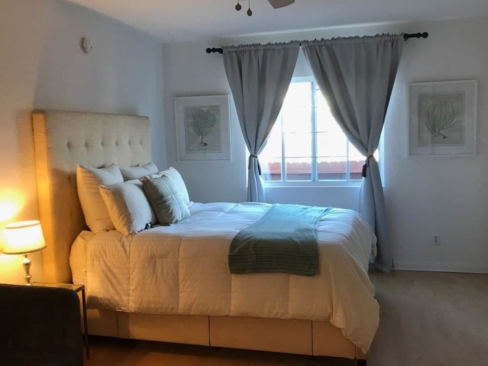 Santa Monica Beach Studio #E - 1 Block to Beach 2