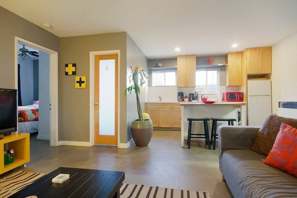 VE Venice Suite C by RedAwning 2