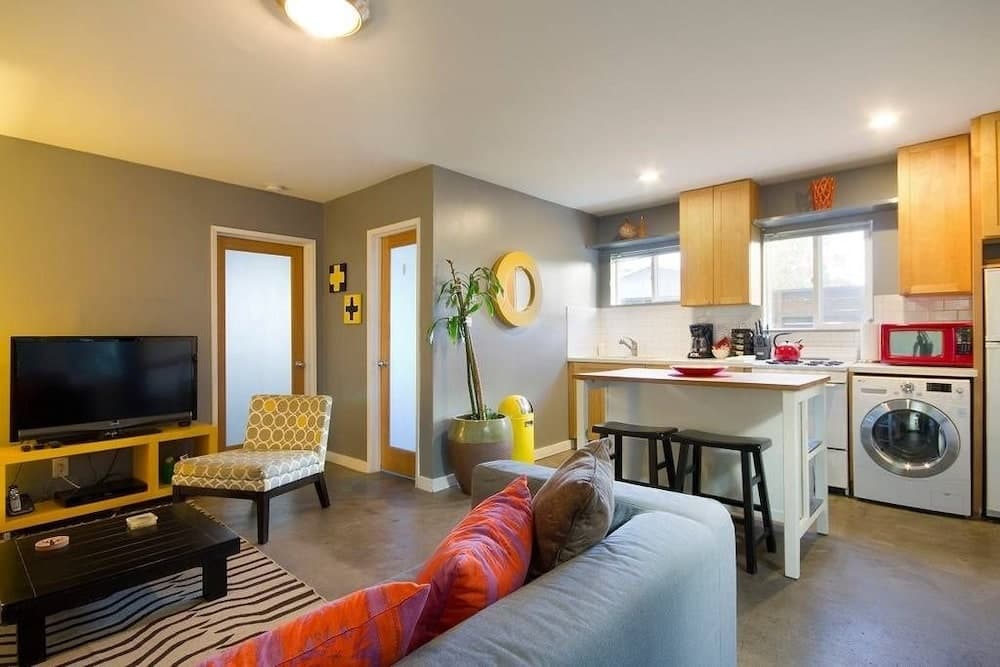 VE Venice Suite C by RedAwning 3