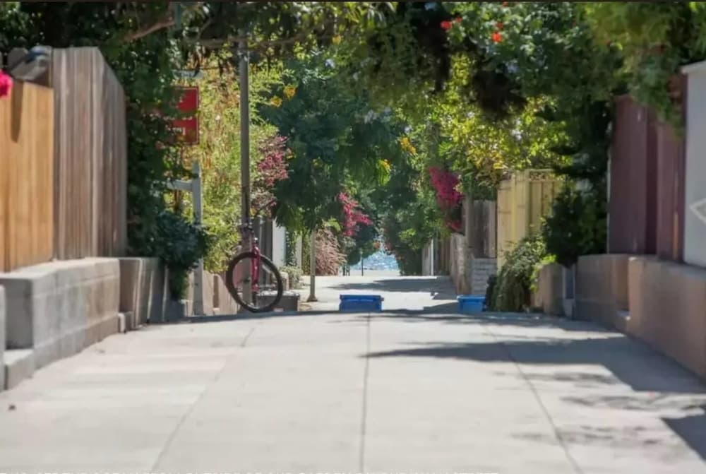 Santa Monica Beach Studio #E - 1 Block to Beach 15