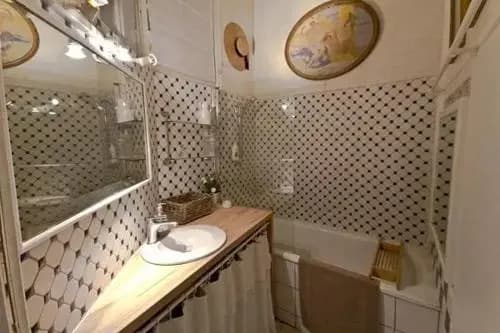 Large 2 Bedrooms Latin Quarter (338) 1