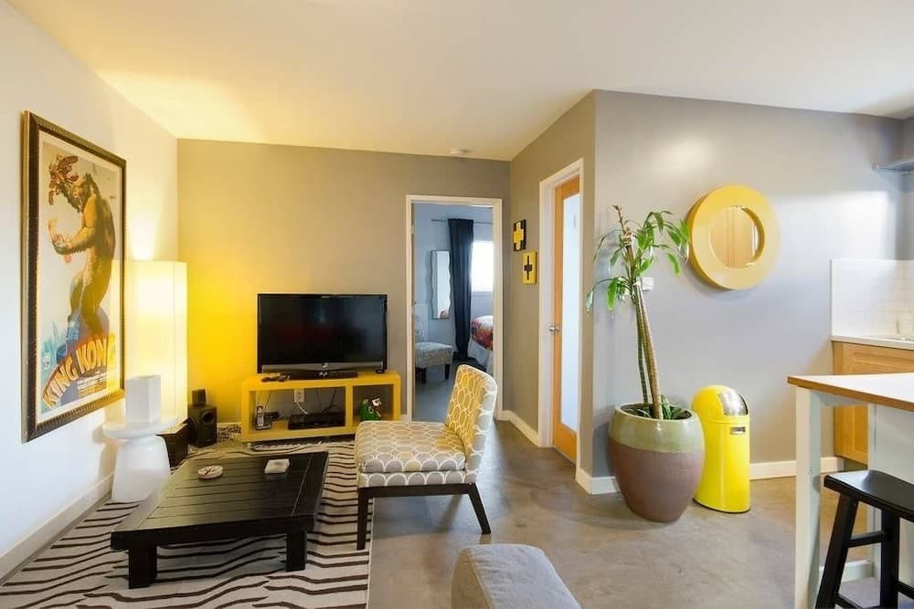 VE Venice Suite C by RedAwning 7