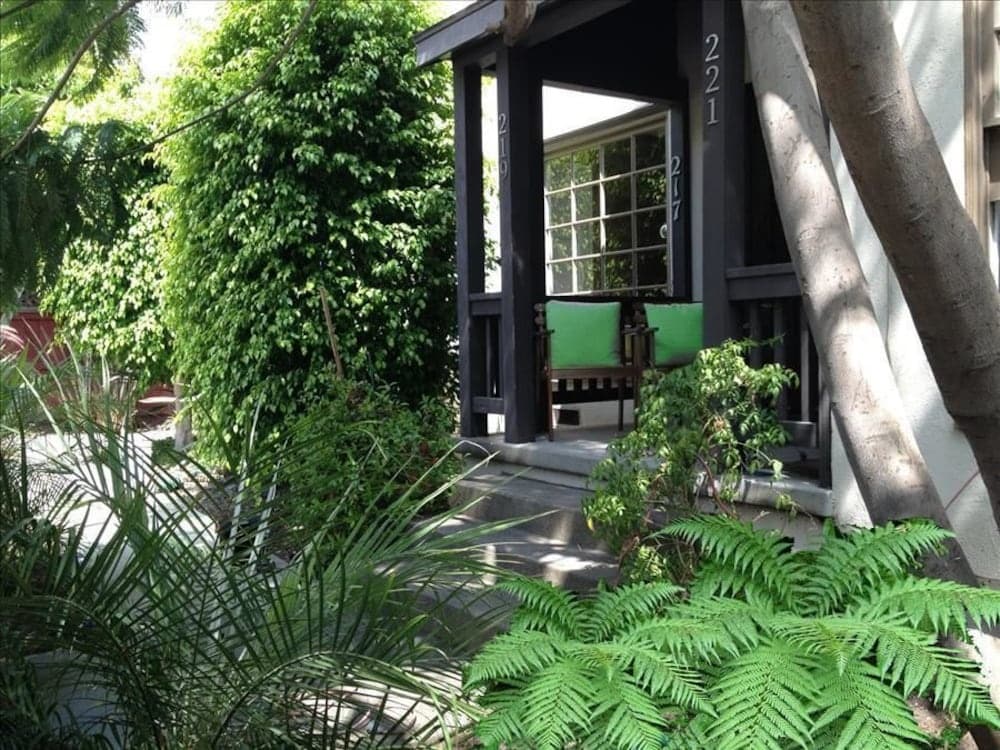 Venice Beachwood - 2 BR Recently remodeled Midcentury Design Suite 5 min Walk to Beach! - MOD 42167 12