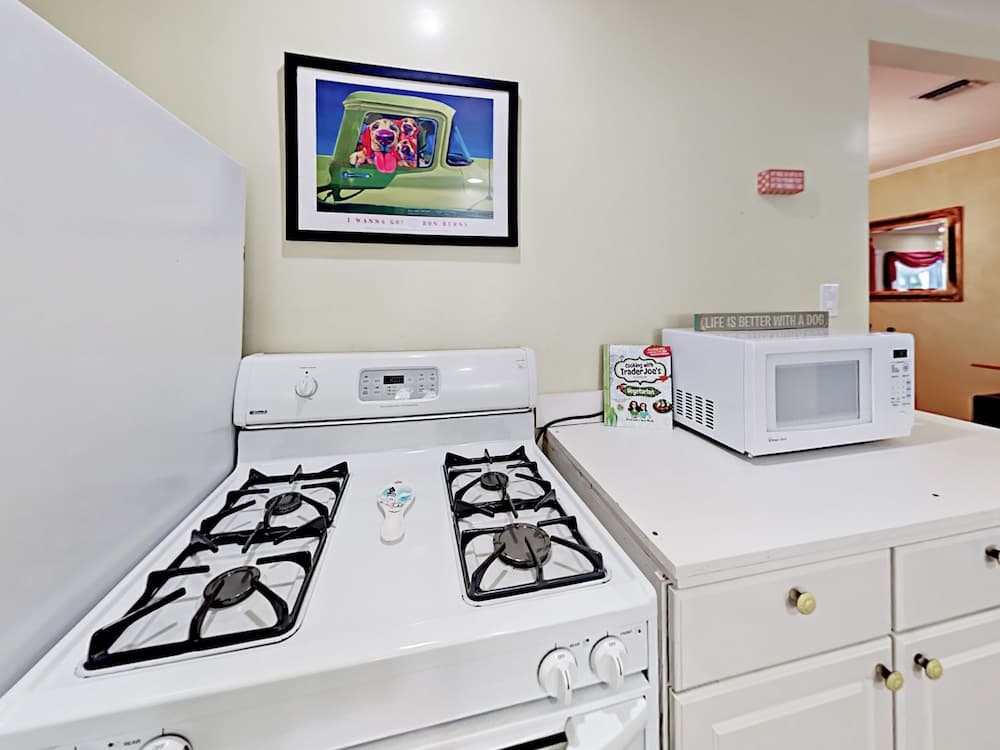 Charming Lake Balboa - 3 Br Home 1