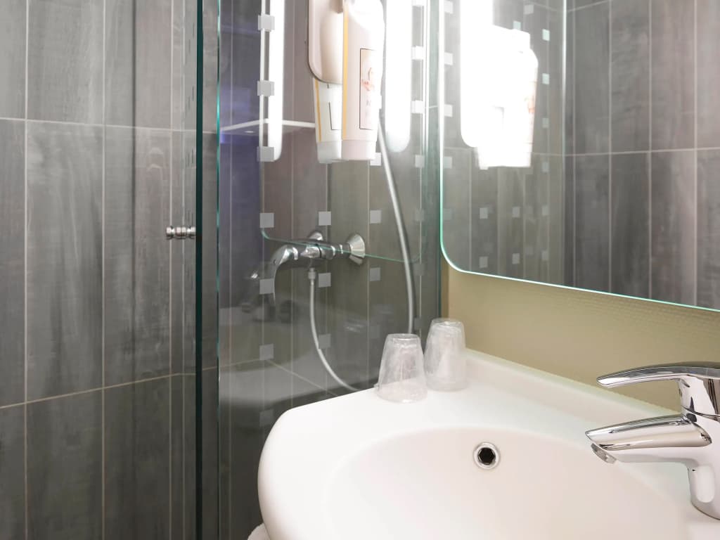 Ibis Paris Canal Saint Martin 7