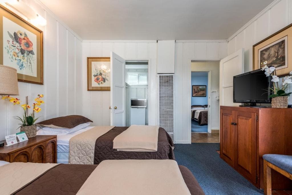 Wilshire Motel 11