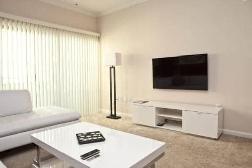 Luxury Apartment Near The Grove 16