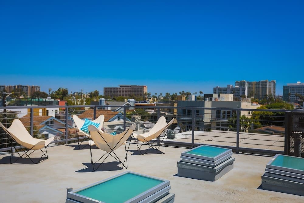 New Listing! Venice Canal-front W/ Pool, Near Beach 5 Bedroom Home 7