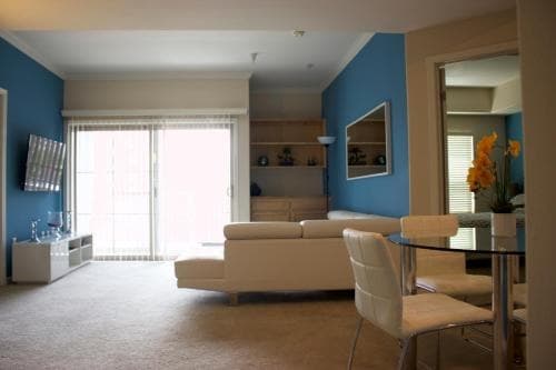 Luxury Apartment Near The Grove 4
