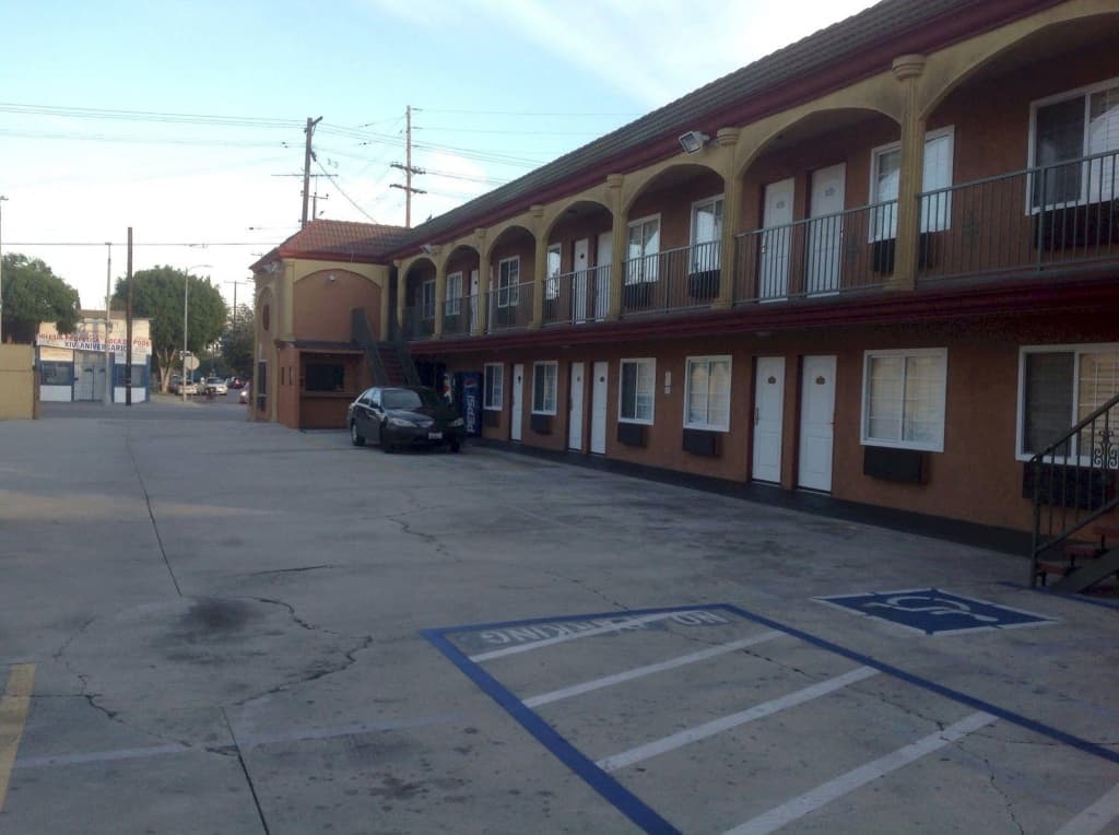 Bronco Motel South Central 9