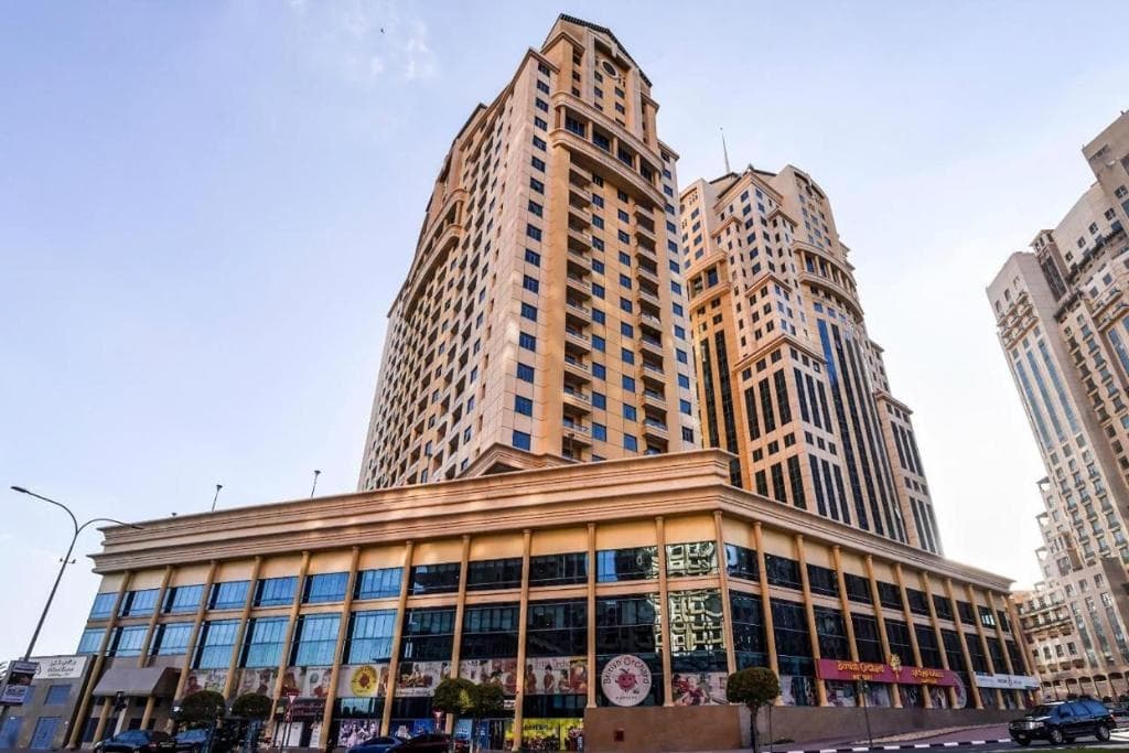 Signature Holiday Homes - Furnished Studio in Palace Tower 2, Silicon Oasis 1
