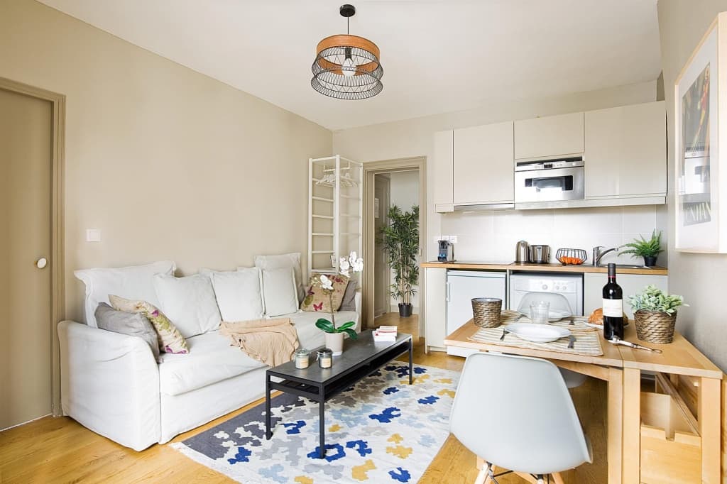 B  823 -  Buttes Chaumont - Spacieux appartement 14
