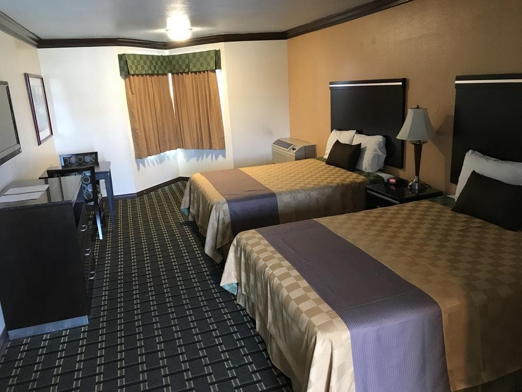 Crescent Inn 3