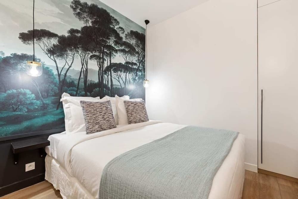 Chic & Contemporary Apartment With Two Bedroom 11