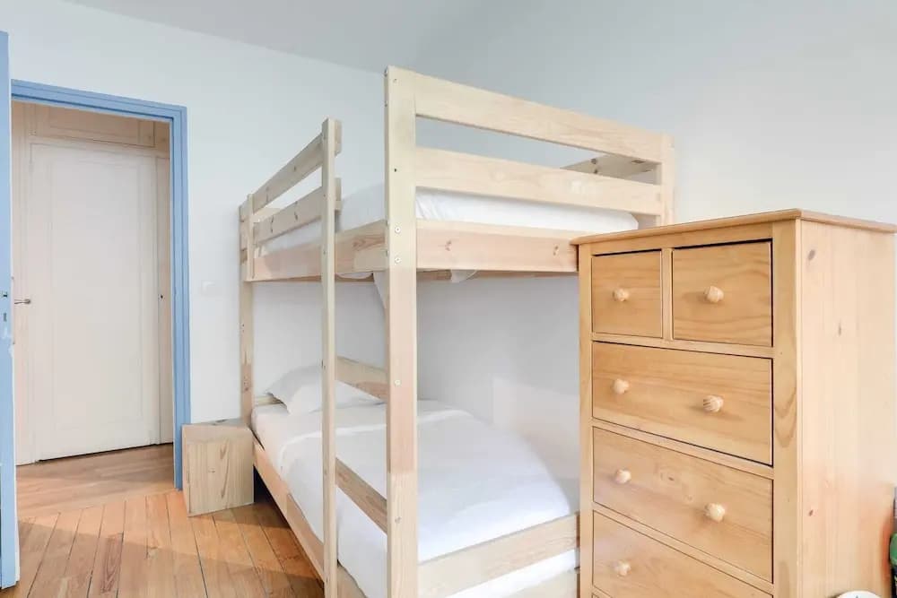2 bedroom family apartment for 4 people by GuestReady 2