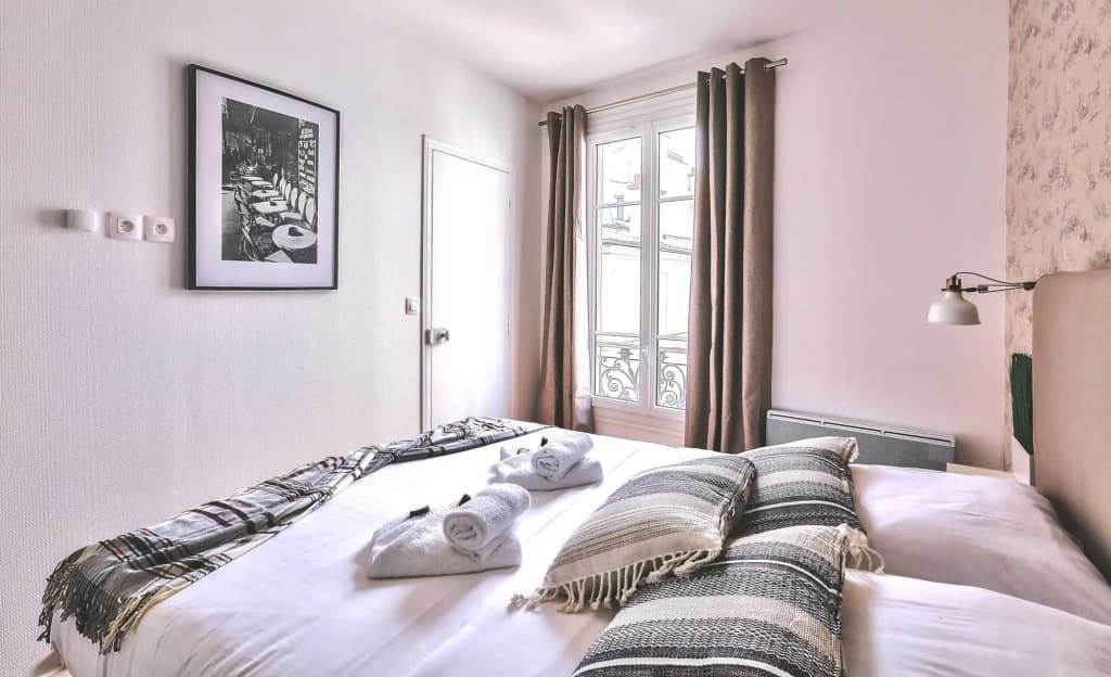 B  823 -  Buttes Chaumont - Spacieux appartement 1
