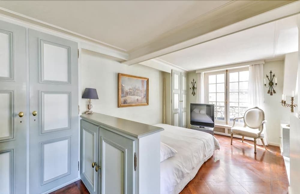 Appartement De Charme Eperon 5
