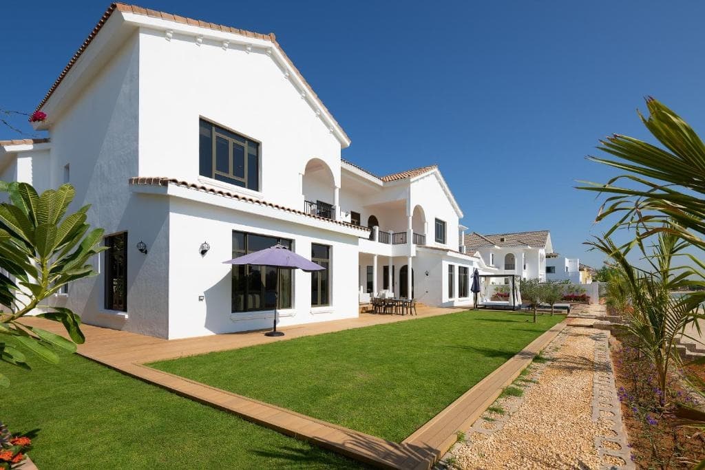 Maison Privee - Villa on Beach w Private Pool The Palm Jumeirah 3
