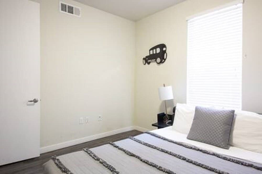 Downtown LA Fully Furnished Apartment 7