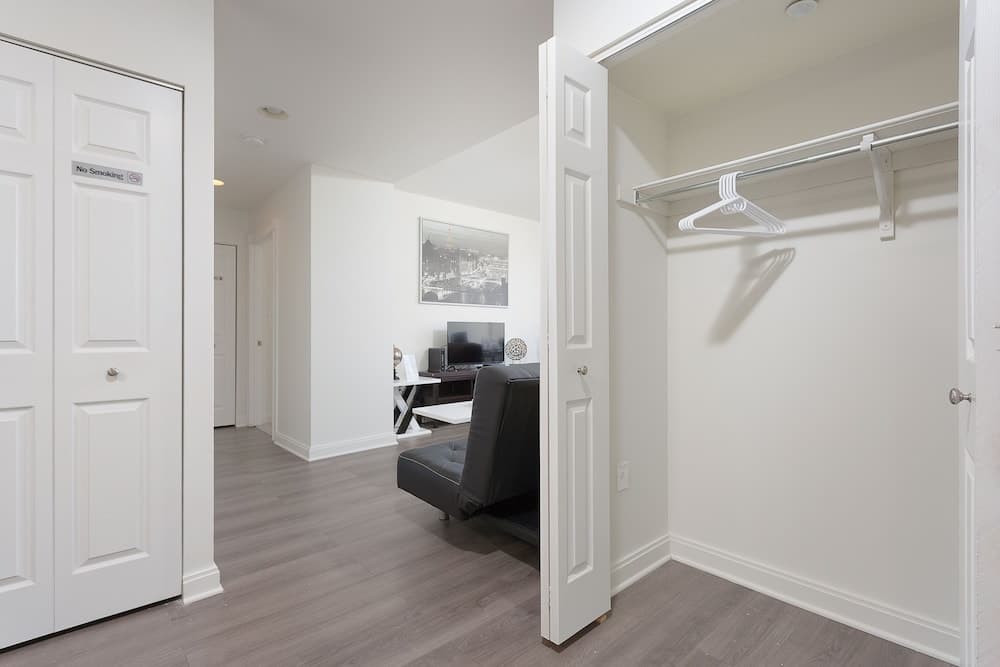 Downtown LA Fully Furnished Apartment 13