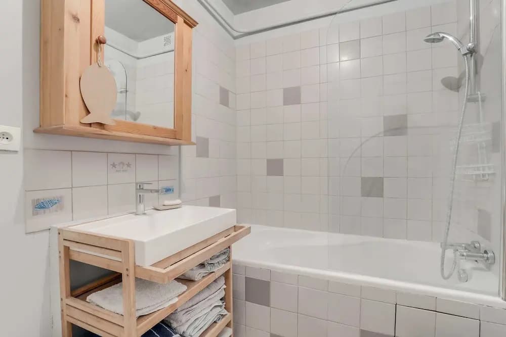 2 bedroom family apartment for 4 people by GuestReady 9
