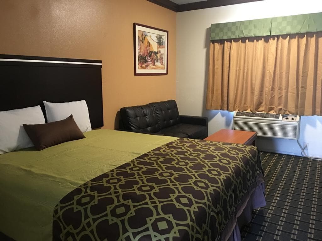 Crescent Inn 17