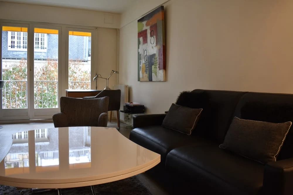 Studio Apartment Near Trocadéro & Champs Elysées 5