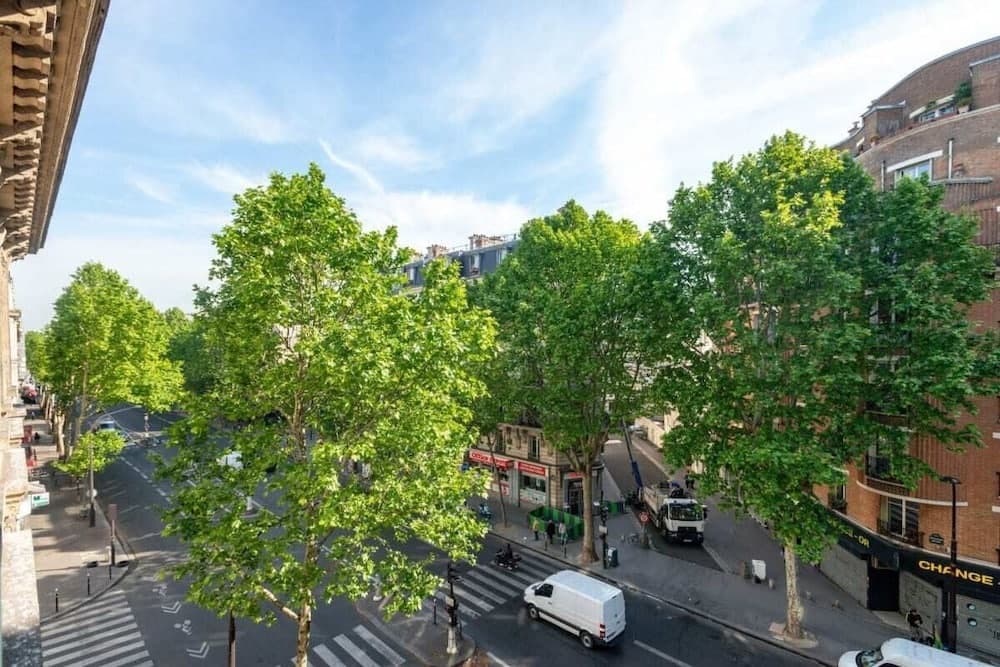 Modern Apartment nr Sacré Coeur for 6p 12