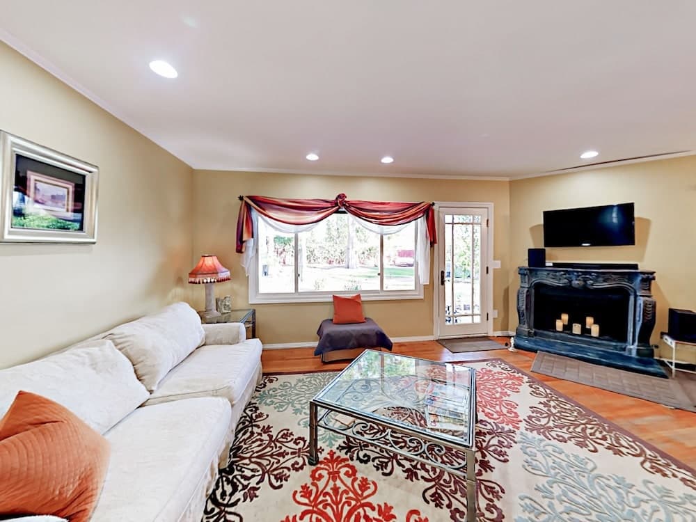 Charming Lake Balboa - 3 Br Home 17