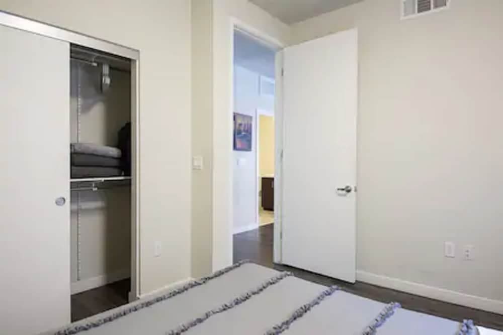 Downtown LA Fully Furnished Apartment 11