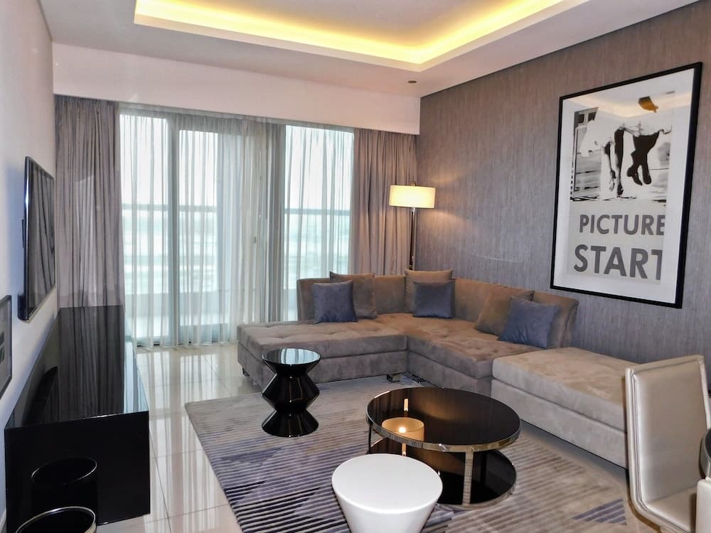 Luton Vacation Damac Paramount Tower 19