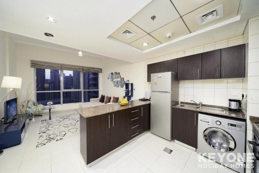 KeyOne - 1BR in Bay Central 3