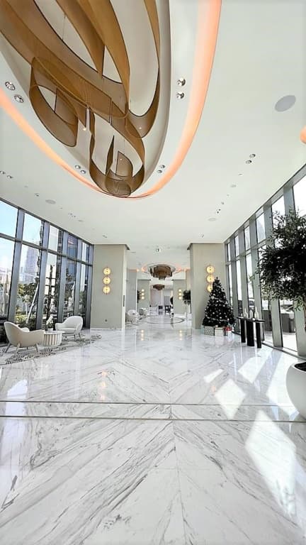 Luxury beach front apartment with balcony Dubai Marina 4