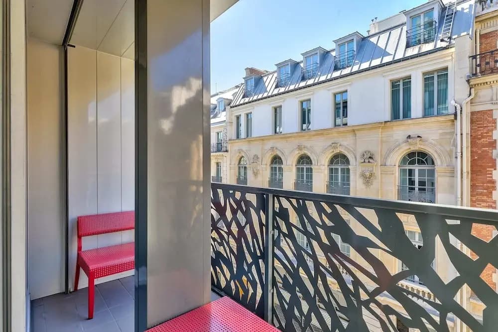 Charming 2 Room Apartment With Balcony - Paris 8ème 3