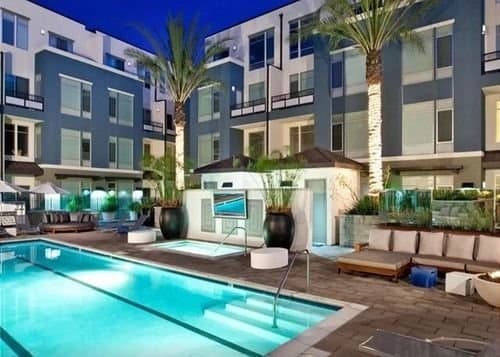 MDR Loft 1 Br condo by RedAwning 16
