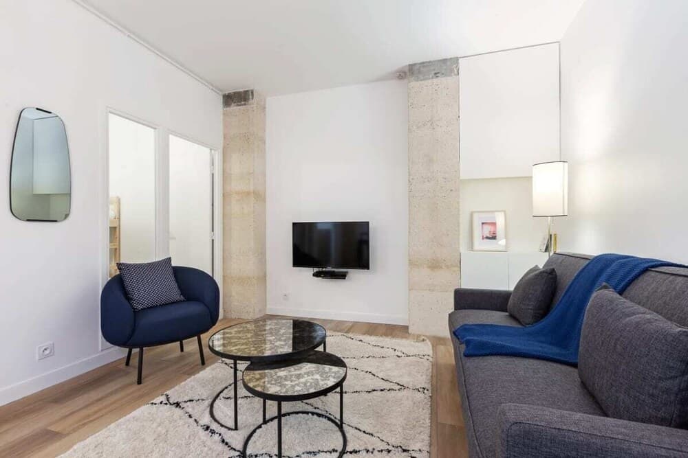 Chic & Contemporary Apartment With Two Bedroom 2