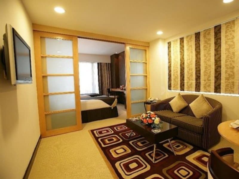 Savoy Suites Hotel Apartments 10