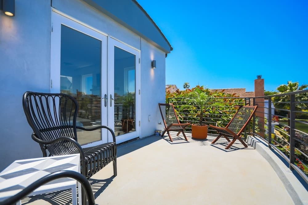 New Listing! Venice Canal-front W/ Pool, Near Beach 5 Bedroom Home 8