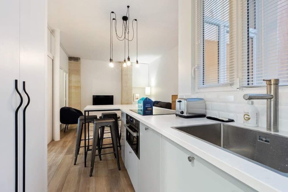 Chic & Contemporary Apartment With Two Bedroom 10