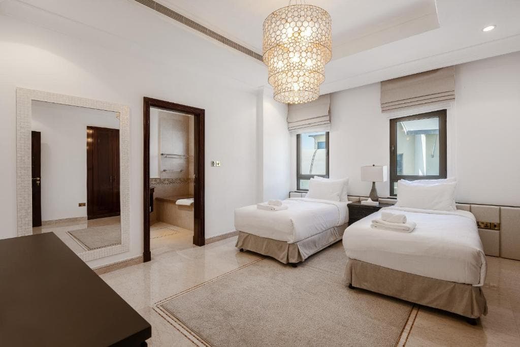 Maison Privee - Villa on Beach w Private Pool The Palm Jumeirah 5