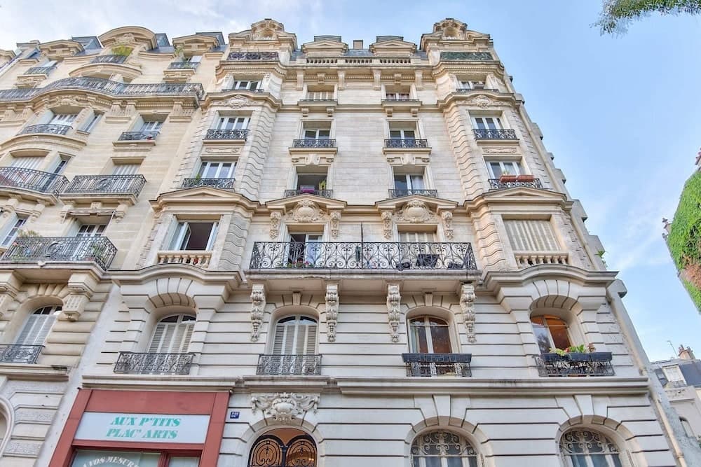 Charming Apartment for 2 in the 12th District 5