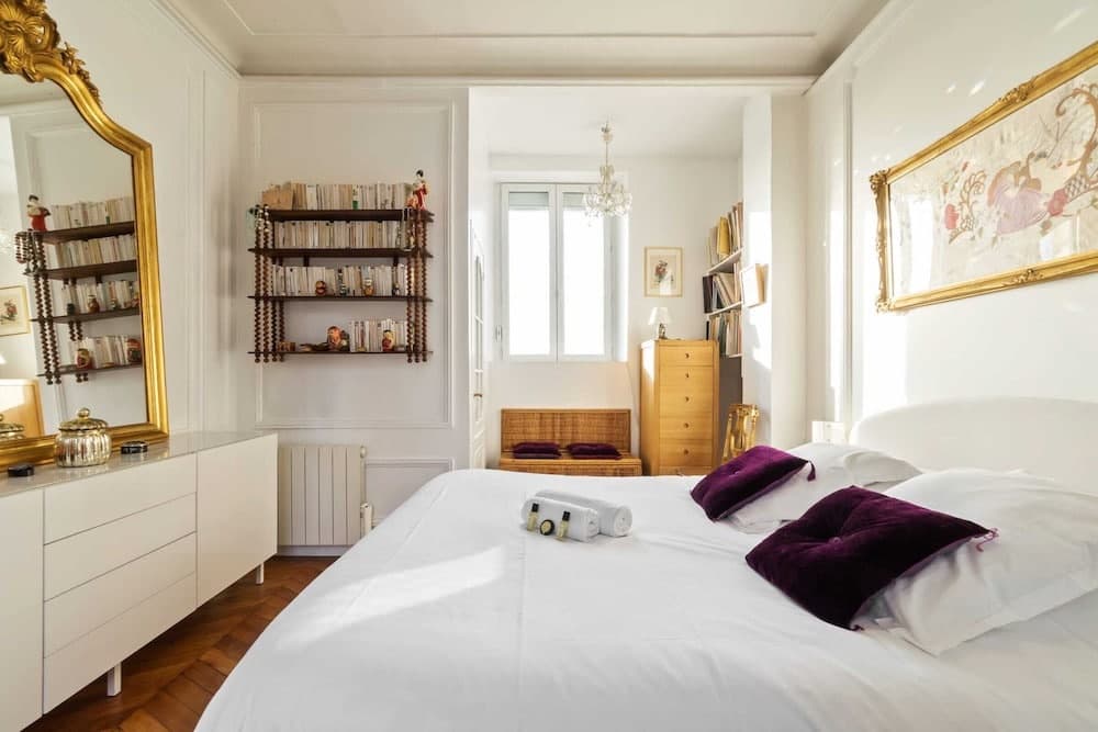 Stylish Vintage 3BR Apartment in Le Marais by GuestReady 15