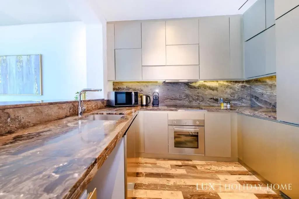 LUX - Lavish Suite with Full Palm Jumeirah View 2 4