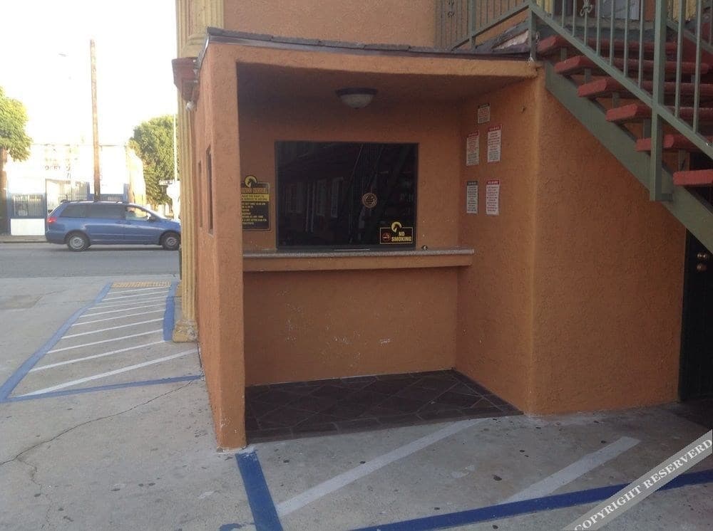 Bronco Motel South Central 13