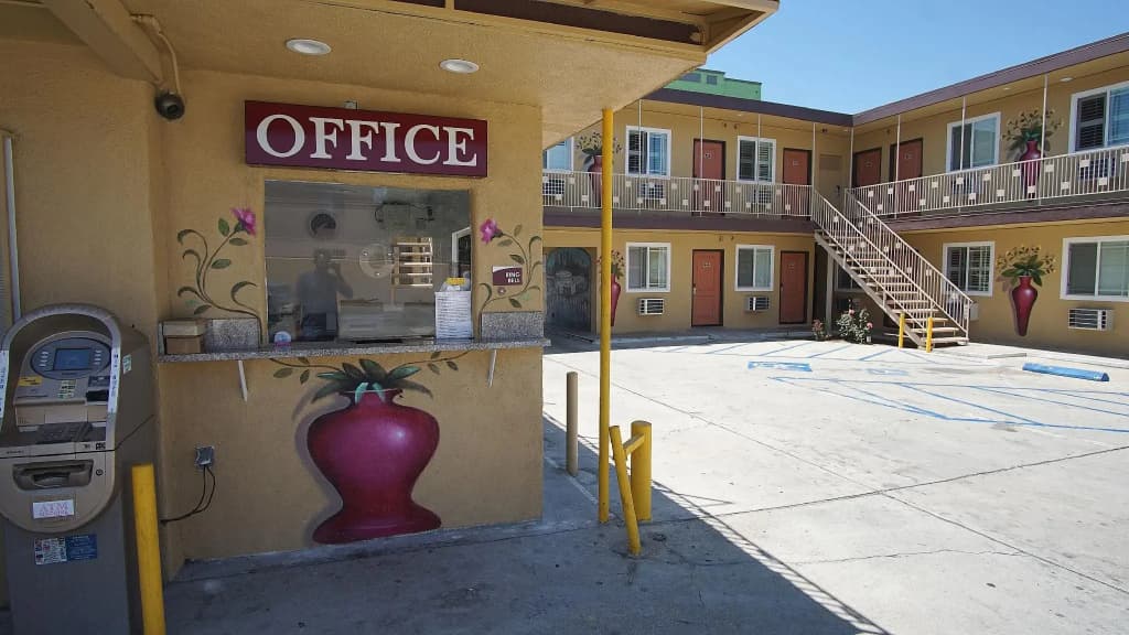 Rosa Bell Motel - Los Angeles 8