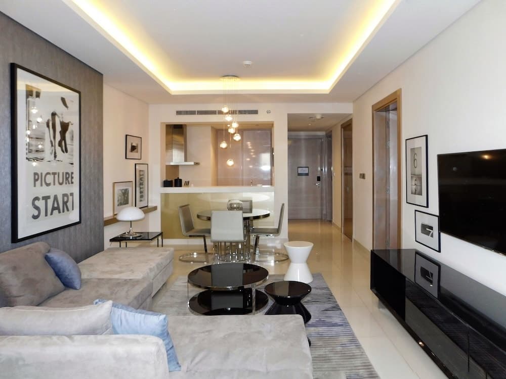 Luton Vacation Damac Paramount Tower 9
